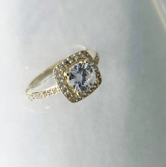 14KT Gold Elegant Round CZ Ring - Picture 2 of 11